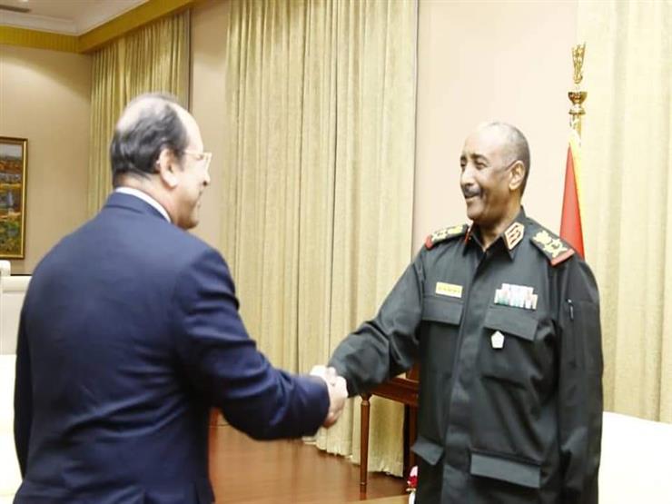 اللواء عباس كامل ينقل للبرهان تحيات الرئيس السيسي وتضامن مصر مع السودان اللواء عباس كامل ينقل للبرهان تحيات الرئيس السيسي وتضامن مصر مع السودان