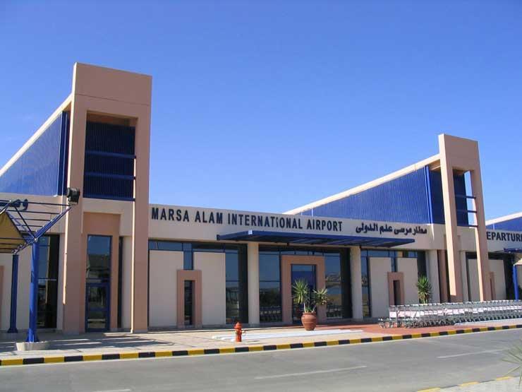سيف وخنجر.. ضبط أسلحة بيضاء مع راكبين في مطار مرسى علم سيف وخنجر.. ضبط أسلحة بيضاء مع راكبين في مطار مرسى علم
