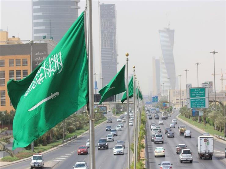 رغم قرار فتح المساجد بالمملكة.. داعية سعودي: إذا خفت من كورونا يجوز لك تصلي بالبيت في هذه الحالة رغم قرار فتح المساجد بالمملكة.. داعية سعودي: إذا خفت من كورونا يجوز لك تصلي بالبيت في هذه الحالة