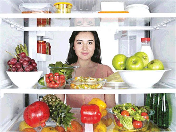 منها الحموضة وعسر الهضم.. مخاطر عديدة لشرب الماء بعد الفاكهة مباشرة منها الحموضة وعسر الهضم.. مخاطر عديدة لشرب الماء بعد الفاكهة مباشرة