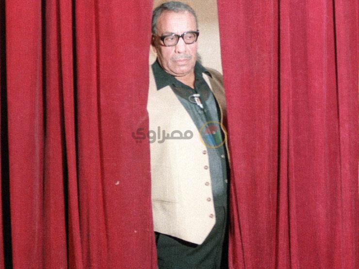 صورة وحكاية (27)-"وِرد" ونظرة.. طقوس "المهندس" قبل العروض المسرحية صورة وحكاية (27)-"وِرد" ونظرة.. طقوس "المهندس" قبل العروض المسرحية