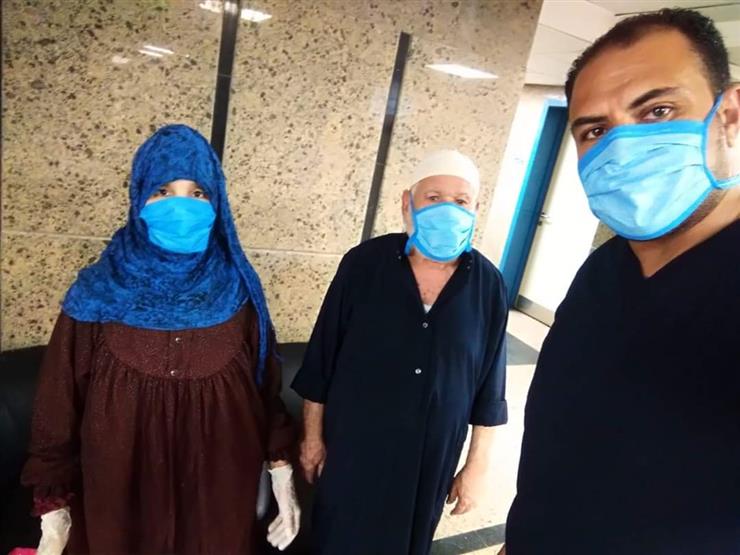 بعد تعافيهما.. خروج حالتين من مصابي كورونا في مستشفى العزل بقها بعد تعافيهما.. خروج حالتين من مصابي كورونا في مستشفى العزل بقها