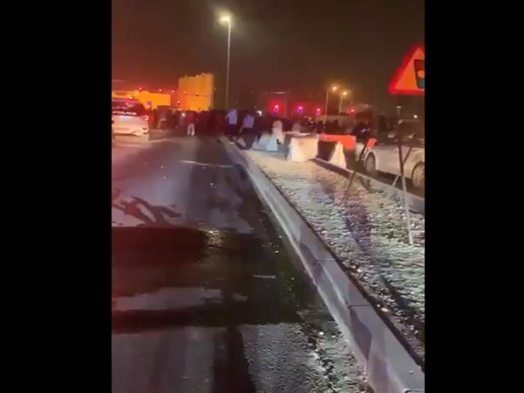 عمال يتظاهرون في قطر بعد تأخر رواتبهم والحكومة تفتح تحقيقًا في الواقعة (فيديو) عمال يتظاهرون في قطر بعد تأخر رواتبهم والحكومة تفتح تحقيقًا في الواقعة (فيديو)