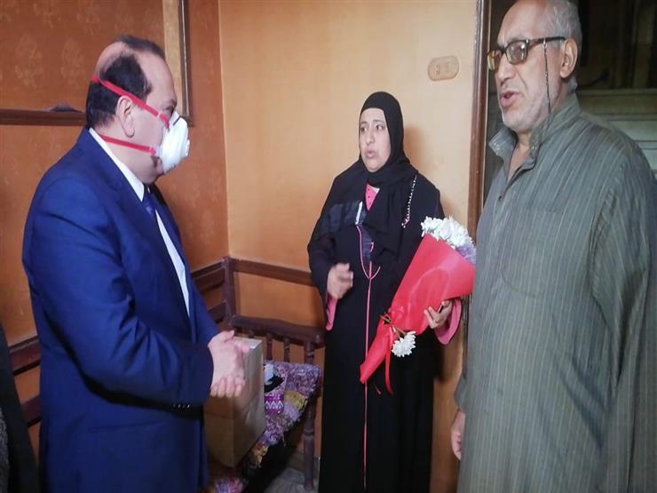 هدية من السيسي.. رئيس جامعة طنطا يُكرم أسرة الممرضة "ضحية كورونا" هدية من السيسي.. رئيس جامعة طنطا يُكرم أسرة الممرضة "ضحية كورونا"