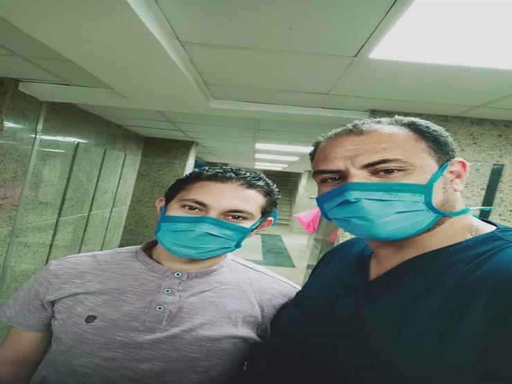 خروج طبيب من مستشفى العزل بقها بعد شفائه من فيروس كورونا خروج طبيب من مستشفى العزل بقها بعد شفائه من فيروس كورونا