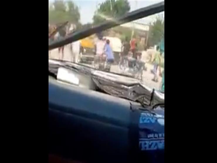 بالفيديو- رغم التحذيرات.. حفل بالطريق السريع لنقل "عفش" عروس بالشرقية بالفيديو- رغم التحذيرات.. حفل بالطريق السريع لنقل "عفش" عروس بالشرقية
