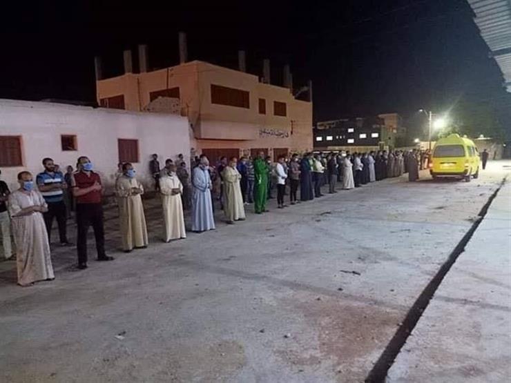 أهالي قرية سنهور المدينة بكفرالشيخ يشيعون ضحية لكورونا أهالي قرية سنهور المدينة بكفرالشيخ يشيعون ضحية لكورونا