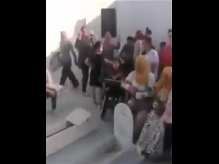 "حفلة داخل مقبرة".. قصة فيديو أثار الجدل في تونس والسلطات تحقق في الواقعة "حفلة داخل مقبرة".. قصة فيديو أثار الجدل في تونس والسلطات تحقق في الواقعة