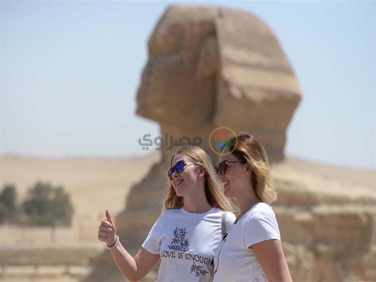 رغم ارتفاع درجة الحرارة .. الآثار: إقبال متوسط على زيارة الأهرامات رغم ارتفاع درجة الحرارة .. الآثار: إقبال متوسط على زيارة الأهرامات