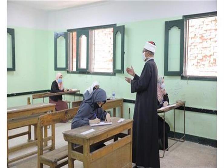 الأولى على الثانوية الأزهرية بدمياط: "سر تفوقي يعود إلى الله ودعم أسرتي" الأولى على الثانوية الأزهرية بدمياط: "سر تفوقي يعود إلى الله ودعم أسرتي"