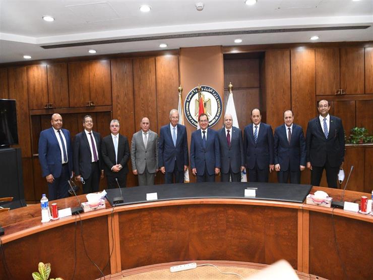 البترول تعلن بدء مد شبكات الغاز الطبيعى لمنطقة شرق بورسعيد الصناعية البترول تعلن بدء مد شبكات الغاز الطبيعى لمنطقة شرق بورسعيد الصناعية