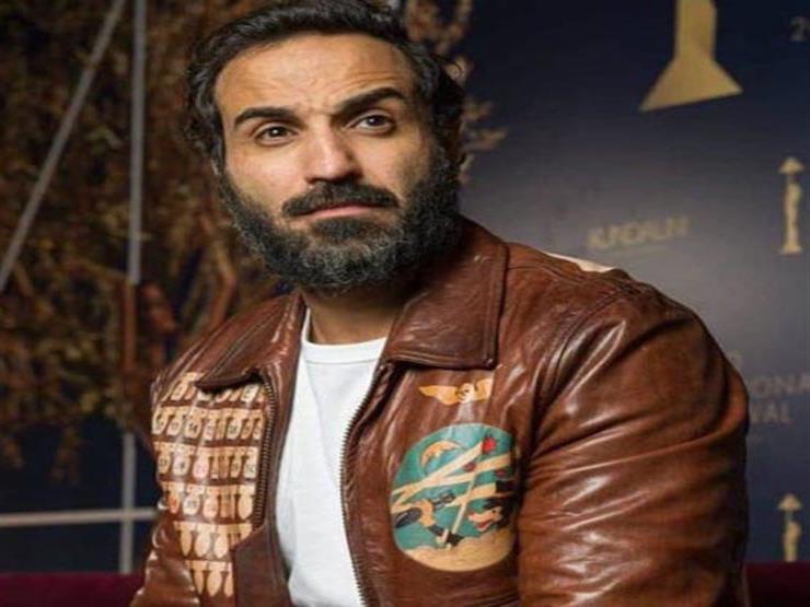 أحمد فهمي يعلق على رحيل "صبحي".. ومتابع: "هتشغل فيلم بفلوس قليلة؟" أحمد فهمي يعلق على رحيل "صبحي".. ومتابع: "هتشغل فيلم بفلوس قليلة؟"