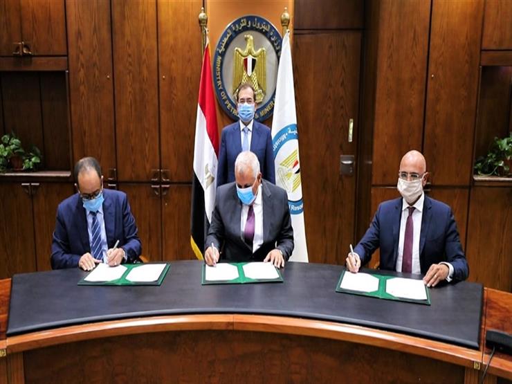 محافظ الوادي الجديد يوقع اتفاقية تعاون مع "البترول" لتوصيل الغاز الطبيعي محافظ الوادي الجديد يوقع اتفاقية تعاون مع "البترول" لتوصيل الغاز الطبيعي