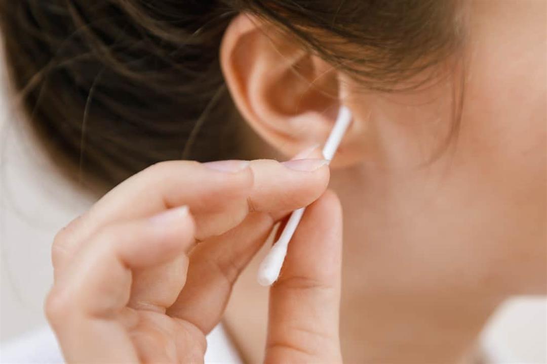 احذر.. "تشميع الأذن" يسبب مخاطر صحية احذر.. "تشميع الأذن" يسبب مخاطر صحية