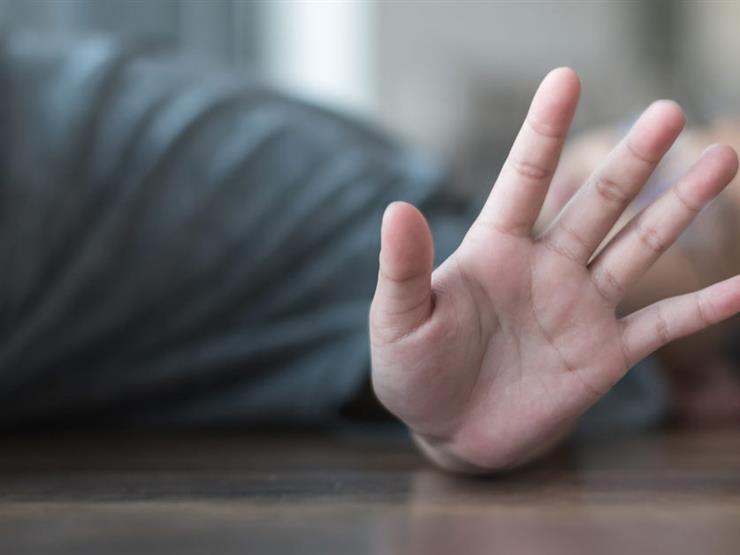 أصابها بعاهة مستديمة.. إحالة طبيب للمحاكمة أجرى "الختان" لطفلة في سوهاج أصابها بعاهة مستديمة.. إحالة طبيب للمحاكمة أجرى "الختان" لطفلة في سوهاج