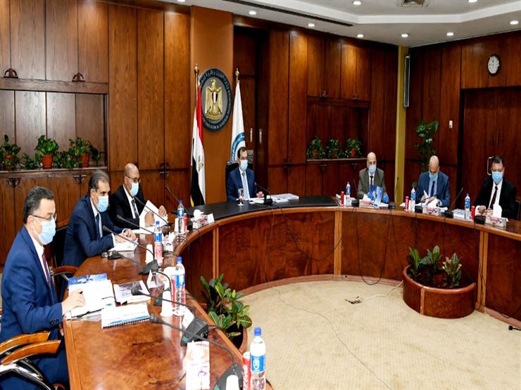 وزير البترول: التوسع في مشروعات إمداد الغاز الطبيعي للمنازل واستغلاله كوقود سيارات وزير البترول: التوسع في مشروعات إمداد الغاز الطبيعي للمنازل واستغلاله كوقود سيارات