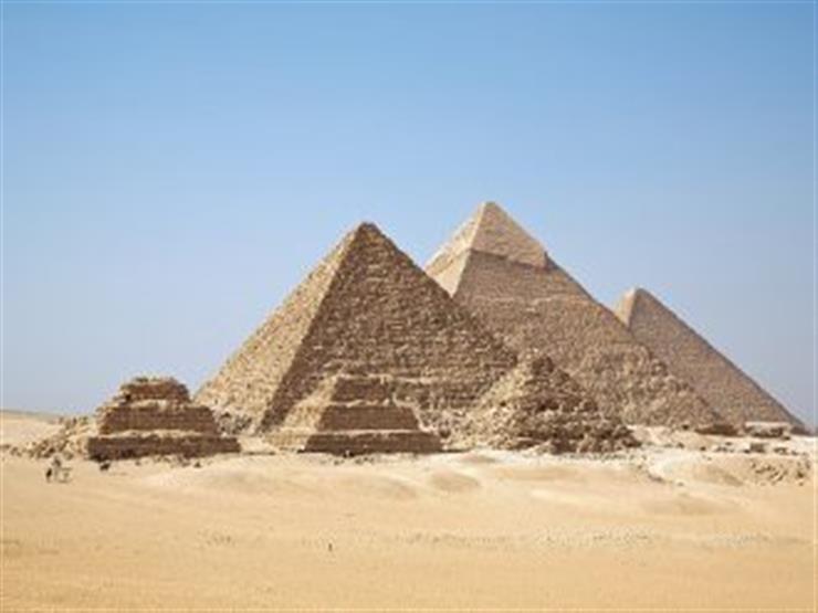 الآثار تكشف حقيقة شق طريقين جديدين في منطقة الأهرام الآثار تكشف حقيقة شق طريقين جديدين في منطقة الأهرام