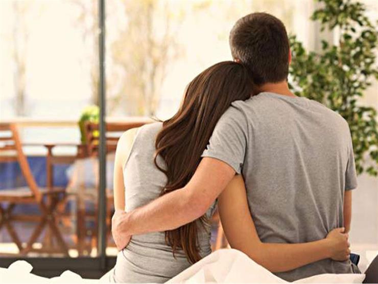 جاملها واحضنها.. 10 أشياء بسيطة افعلها باستمرار لإسعاد زوجتك جاملها واحضنها.. 10 أشياء بسيطة افعلها باستمرار لإسعاد زوجتك